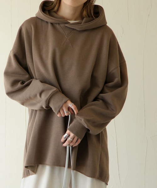 Chillfar（チルファー）の「裏起毛バックスリットプルオーバーパーカー（パーカー・レディース・ベージュ/ブラック/ホワイト/ブラウン/グリーン/ブルー・MEDIUM/LARGE）」の3枚目の写真