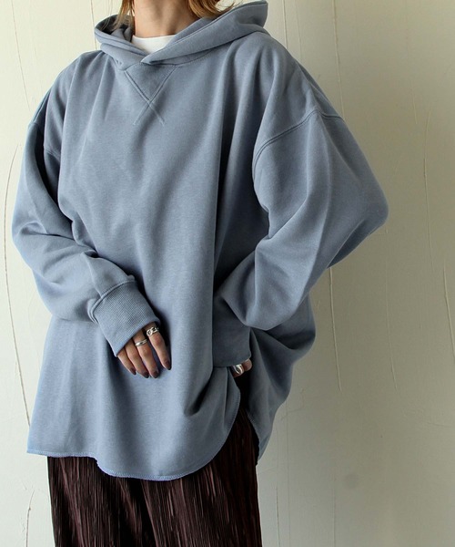 Chillfar（チルファー）の「裏起毛バックスリットプルオーバーパーカー（パーカー・レディース・ベージュ/ブラック/ホワイト/ブラウン/グリーン/ブルー・MEDIUM/LARGE）」の6枚目の写真