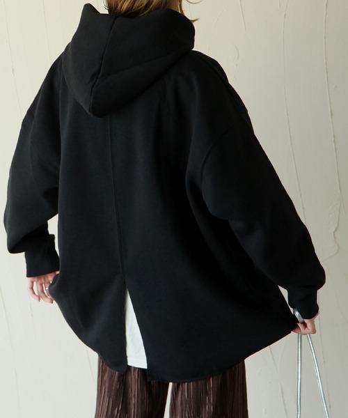 Chillfar（チルファー）の「裏起毛バックスリットプルオーバーパーカー（パーカー・レディース・ベージュ/ブラック/ホワイト/ブラウン/グリーン/ブルー・MEDIUM/LARGE）」の2枚目の写真