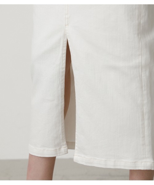 AZUL by moussy（アズールバイマウジー）の「HIGH WAIST SLIT DENIM SK /ハイウエストスリットデニムスカート（デニムスカート・レディース・ブラック/ライトブルー/ベージュ/ダークブルー/ホワイト・X-SMALL/SMALL/MEDIUM/LARGE）」の8枚目の写真