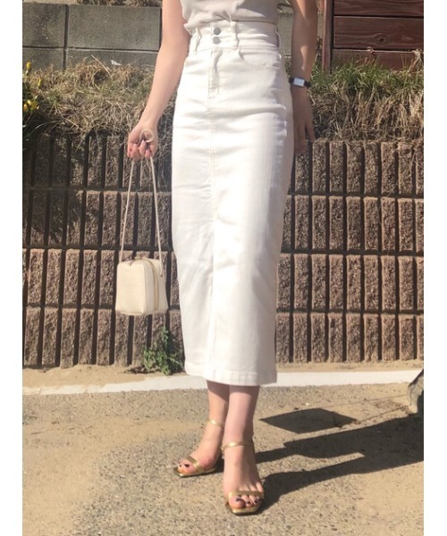 AZUL by moussy（アズールバイマウジー）の「HIGH WAIST SLIT DENIM SK /ハイウエストスリットデニムスカート（デニムスカート・レディース・ブラック/ライトブルー/ベージュ/ダークブルー/ホワイト・X-SMALL/SMALL/MEDIUM/LARGE）」の7枚目の写真