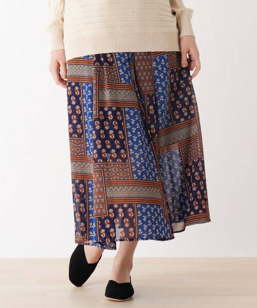 SHOO・LA・RUE（シューラルー）の「◆裾フレアー8枚はぎパッチワーク風プリントスカート（スカート・レディース・ブラック系3/ライトオレンジ系1/ブルー系3・00）」の3枚目の写真