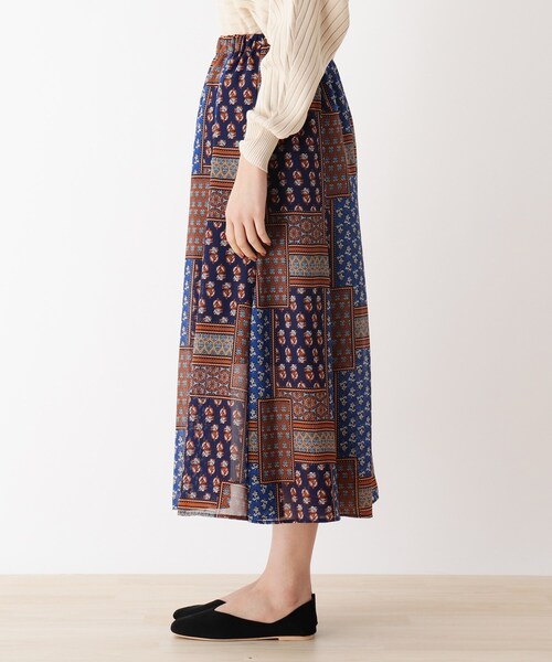 SHOO・LA・RUE（シューラルー）の「◆裾フレアー8枚はぎパッチワーク風プリントスカート（スカート・レディース・ブラック系3/ライトオレンジ系1/ブルー系3・00）」の6枚目の写真