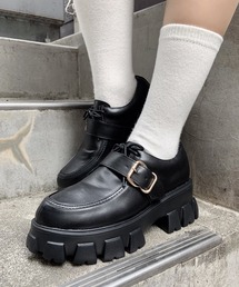 ストラップシューズ