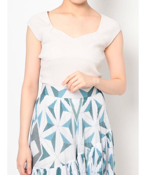 MERCURYDUO(マーキュリーデュオ)の「ビスチェ風コンパクトランダムリブニット(ニット/セーター・レディース・ブラック/オフホワイト/イエロー/グリーン・FREE)」の2枚目の写真