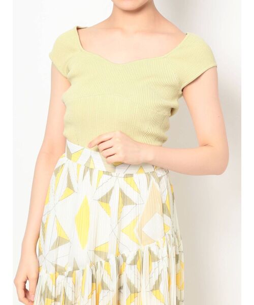 MERCURYDUO(マーキュリーデュオ)の「ビスチェ風コンパクトランダムリブニット(ニット/セーター・レディース・ブラック/オフホワイト/イエロー/グリーン・FREE)」の4枚目の写真