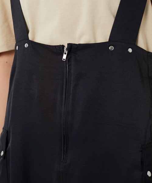 AZUL ENCANTO（アズールエンカント）の「ワークポケットジャンパースカート（ジャンパースカート・レディース・ブラック/カーキ・FREE）」の4枚目の写真