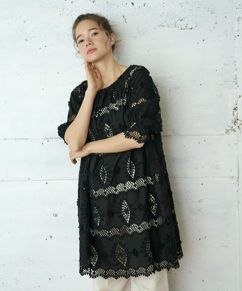 PUAL CE CIN（ピュアルセシン）の「ケミカルレース刺繍チュニック（シャツ/ブラウス・レディース・ブラック/ホワイト・FREE）」の7枚目の写真