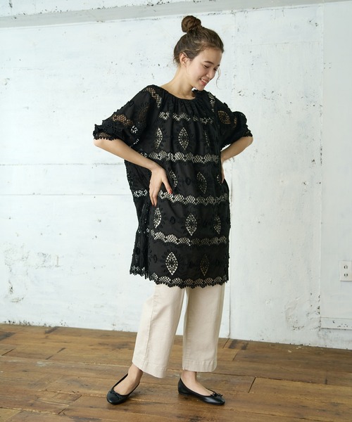 PUAL CE CIN（ピュアルセシン）の「ケミカルレース刺繍チュニック（シャツ/ブラウス・レディース・ブラック/ホワイト・FREE）」の17枚目の写真