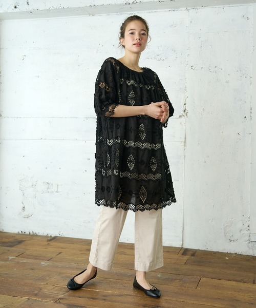 PUAL CE CIN（ピュアルセシン）の「ケミカルレース刺繍チュニック（シャツ/ブラウス・レディース・ブラック/ホワイト・FREE）」の10枚目の写真