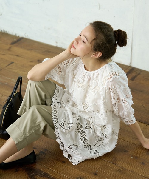 PUAL CE CIN（ピュアルセシン）の「ケミカルレース刺繍チュニック（シャツ/ブラウス・レディース・ブラック/ホワイト・FREE）」の13枚目の写真