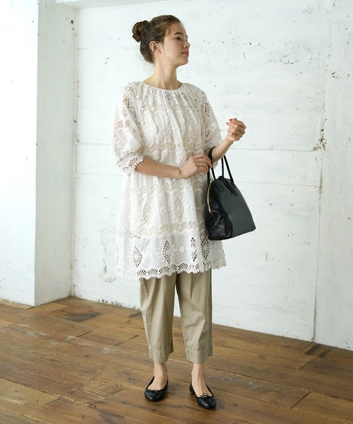 PUAL CE CIN（ピュアルセシン）の「ケミカルレース刺繍チュニック（シャツ/ブラウス・レディース・ブラック/ホワイト・FREE）」の18枚目の写真