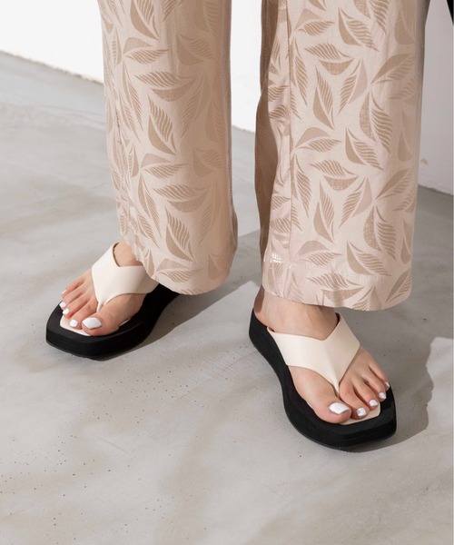 EVOL(イーボル)の「バイカラートングサンダル(サンダル・レディース・ブラック/ブラウン・S/M/L)」の16枚目の写真