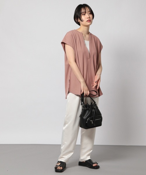 PAGEBOY(ページボーイ)の「スリットVネックフレンチスリーブ(Tシャツ/カットソー・レディース・ブラック/オフホワイト/ブラウン系その他・FREE)」の4枚目の写真