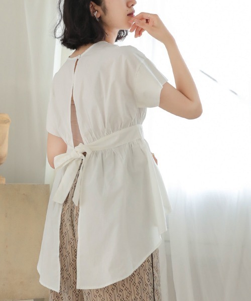 Bab(バブ)の「【WEB限定】バックオープンリボンブラウス(シャツ/ブラウス・レディース・オフホワイト/ブルー/ブラック・38)」の6枚目の写真