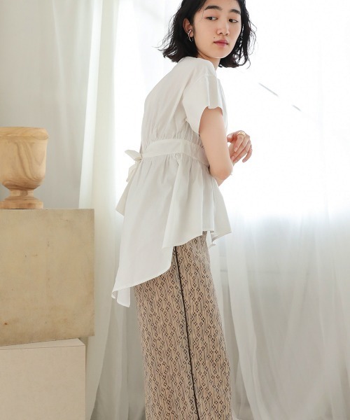 Bab(バブ)の「【WEB限定】バックオープンリボンブラウス(シャツ/ブラウス・レディース・オフホワイト/ブルー/ブラック・38)」の8枚目の写真