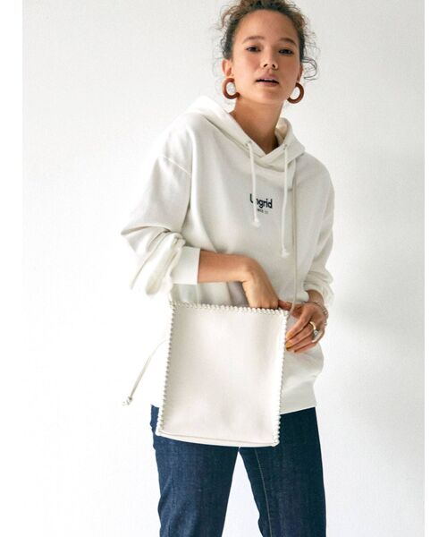 Ungrid（アングリッド）の「フェイクレザースクエアショルダーバッグ（ハンドバッグ・レディース・ブラック/オフホワイト・FREE）」の4枚目の写真