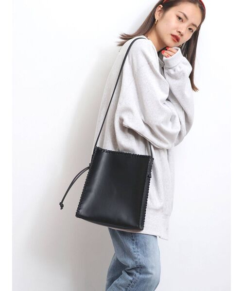 Ungrid（アングリッド）の「フェイクレザースクエアショルダーバッグ（ハンドバッグ・レディース・ブラック/オフホワイト・FREE）」の11枚目の写真