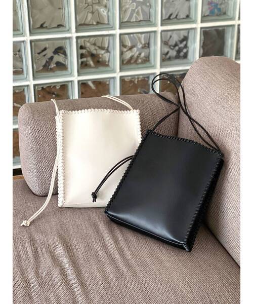 Ungrid（アングリッド）の「フェイクレザースクエアショルダーバッグ（ハンドバッグ・レディース・ブラック/オフホワイト・FREE）」の7枚目の写真