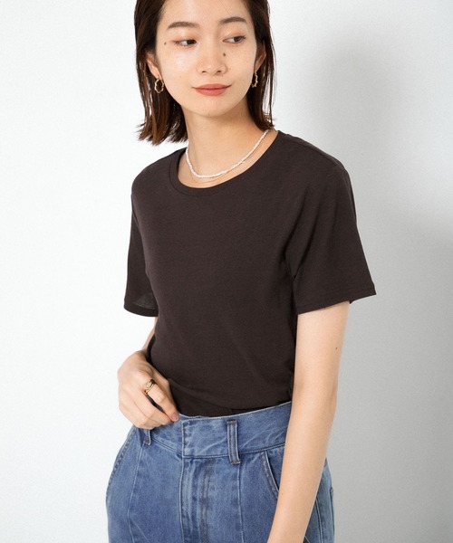 KBF（ケイビーエフ）の「コンパクトベーシックTシャツ（Tシャツ/カットソー・レディース・アイボリー/ブルー/オレンジ/ダークブラウン・ONE）」の15枚目の写真