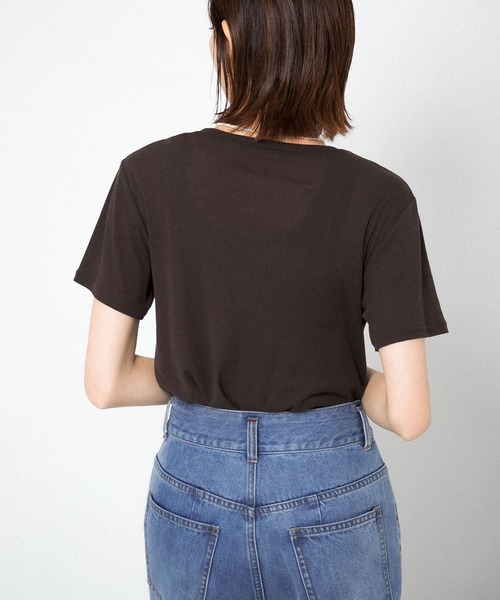 KBF（ケイビーエフ）の「コンパクトベーシックTシャツ（Tシャツ/カットソー・レディース・アイボリー/ブルー/オレンジ/ダークブラウン・ONE）」の16枚目の写真