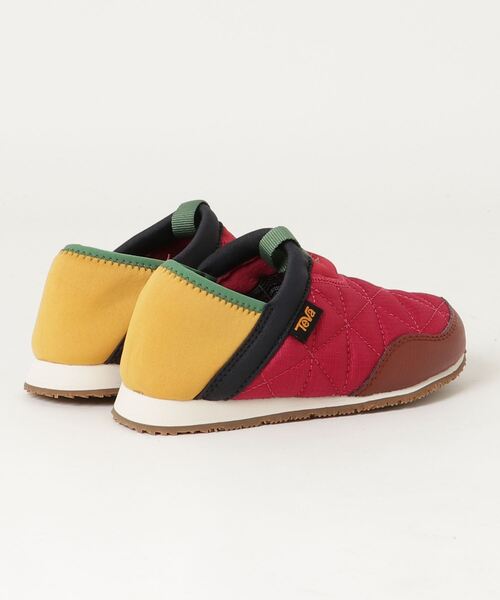 Teva（テバ）の「テバ Teva RE EMBER MOC 2_（スリッポン・キッズ・レッド・20.0cm/19.0cm/21.0cm/18.0cm）」の2枚目の写真