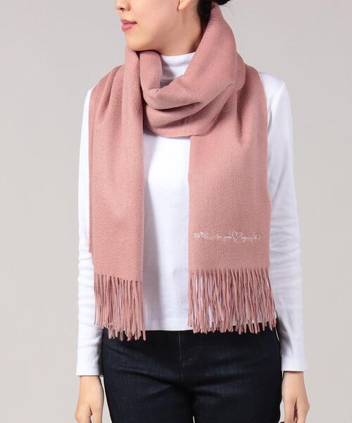To b. by agnes b.（トゥービーバイアニエスベー）の「WJ60 ECHARPE カシミヤウールストール（マフラー・レディース・ピンク・UNI）」の3枚目の写真