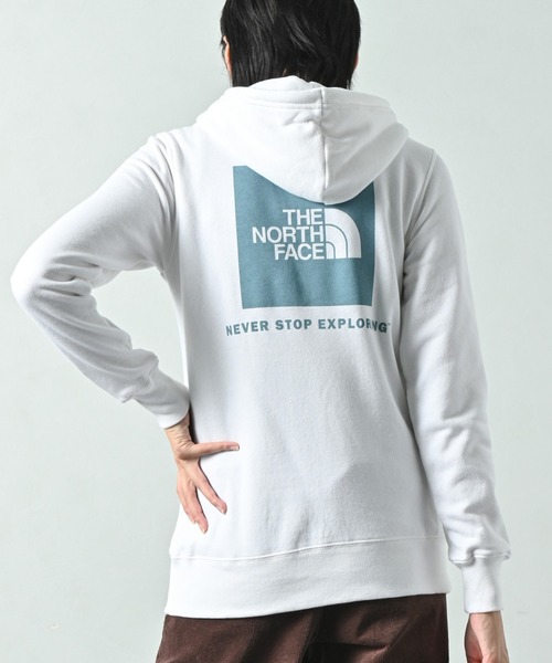 THE NORTH FACE（ザノースフェイス）の「THE NORTH FACE(ザ・ノース・フェイス) BOX NSE プルオーバーパーカー（パーカー・レディース・ホワイト/ブラック/グレー・S/M/XS）」の2枚目の写真