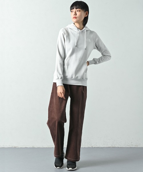 THE NORTH FACE（ザノースフェイス）の「THE NORTH FACE(ザ・ノース・フェイス) BOX NSE プルオーバーパーカー（パーカー・レディース・ホワイト/ブラック/グレー・S/M/XS）」の19枚目の写真