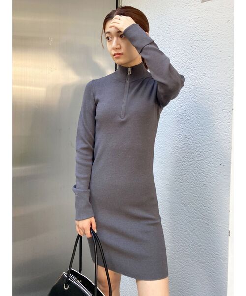 EMODA（エモダ）の「ハーフジップリブニットワンピース（ワンピース・レディース・ブラック/グレー/ブルー/キャメル・FREE）」の5枚目の写真