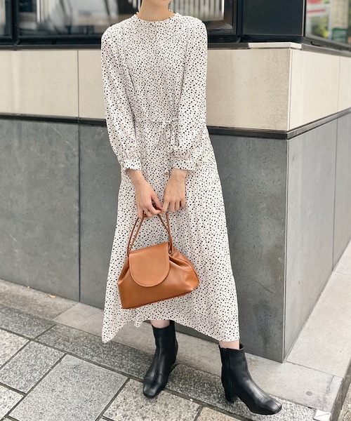 un dix cors（アンディコール）の「女性らしい繊細なデザイン　ダルメシアンプリントプリーツワンピース（ワンピース・レディース・ブラック/オフホワイト・FREE）」の2枚目の写真