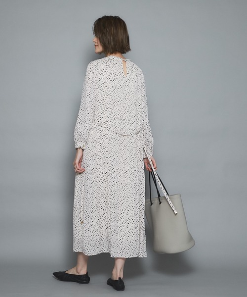 un dix cors（アンディコール）の「女性らしい繊細なデザイン　ダルメシアンプリントプリーツワンピース（ワンピース・レディース・ブラック/オフホワイト・FREE）」の9枚目の写真