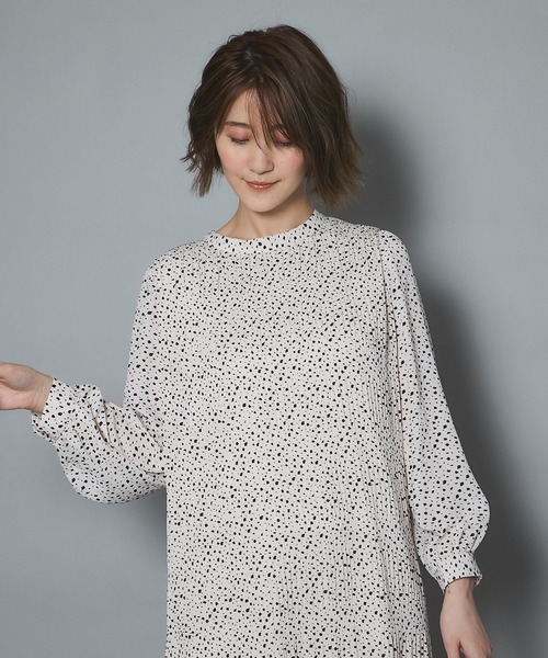 un dix cors（アンディコール）の「女性らしい繊細なデザイン　ダルメシアンプリントプリーツワンピース（ワンピース・レディース・ブラック/オフホワイト・FREE）」の6枚目の写真