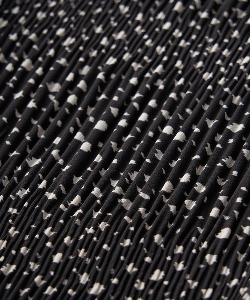 un dix cors（アンディコール）の「女性らしい繊細なデザイン　ダルメシアンプリントプリーツワンピース（ワンピース・レディース・ブラック/オフホワイト・FREE）」の13枚目の写真