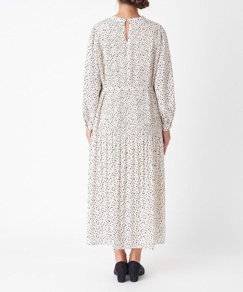 un dix cors（アンディコール）の「女性らしい繊細なデザイン　ダルメシアンプリントプリーツワンピース（ワンピース・レディース・ブラック/オフホワイト・FREE）」の4枚目の写真