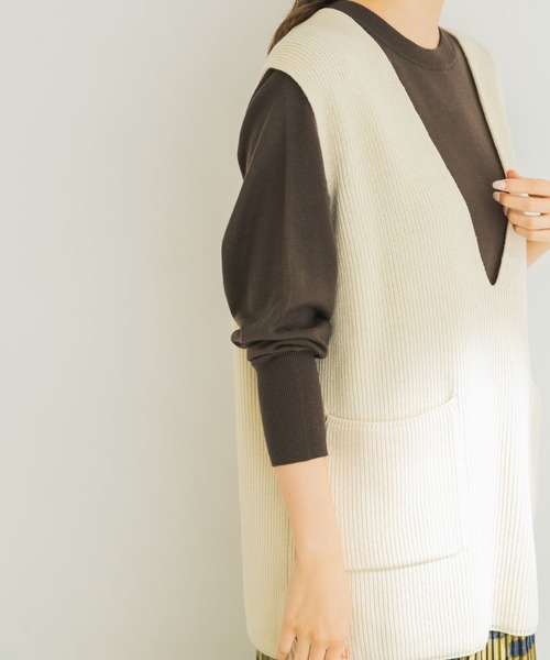 URBAN RESEARCH（アーバンリサーチ）の「深Vネック畦ニットベスト（ニット/セーター・レディース・ネイビー/ホワイト系その他・FREE）」の13枚目の写真