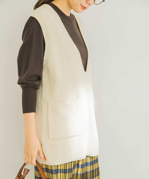 URBAN RESEARCH（アーバンリサーチ）の「深Vネック畦ニットベスト（ニット/セーター・レディース・ネイビー/ホワイト系その他・FREE）」の16枚目の写真