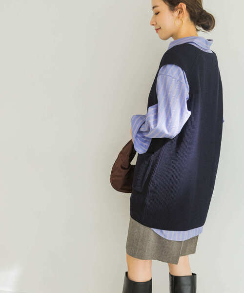 URBAN RESEARCH（アーバンリサーチ）の「深Vネック畦ニットベスト（ニット/セーター・レディース・ネイビー/ホワイト系その他・FREE）」の3枚目の写真