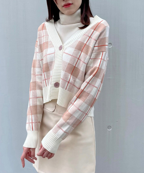 titty＆Co. PETIT by poyo（ティティーアンドコープティバイポヨ）の「【ファッションインフルエンサーPOYO×titty&Co.PETIT 】ビックチェックニットカーディガン（カーディガン/ボレロ・レディース・パープル/ベージュ・FREE）」の2枚目の写真