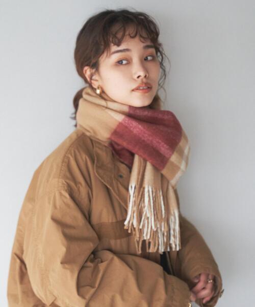 coen（コーエン）の「フェザータッチチェック柄ストール（ストール/ショール・レディース・ベージュ/ネイビー/ピンク/ナチュラル・FREE）」の16枚目の写真