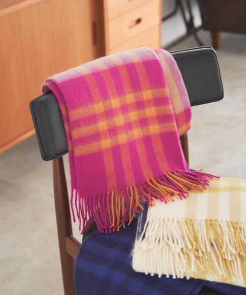 coen（コーエン）の「フェザータッチチェック柄ストール（ストール/ショール・レディース・ベージュ/ネイビー/ピンク/ナチュラル・FREE）」の8枚目の写真