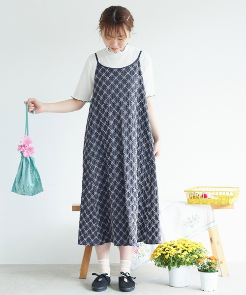 chambre de charme(シャンブルドゥシャーム)の「cdc ポコポコお花刺繍 キャミワンピース(ワンピース・レディース・ネイビー/ブルー・FREE)」の6枚目の写真