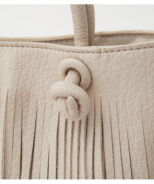 crie conforto(クリーコンフォルト)の「フリンジミニバッグ(ショルダーバッグ・レディース・ライトブルー/ブラック/アイボリー・FREE)」の9枚目の写真