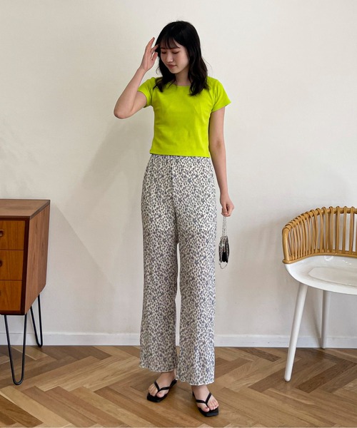 EPIMI E'PIMMY（エピミエピミー）の「フラワープリントプリーツパンツ（その他パンツ・レディース・オフホワイト/グリーン系その他・MEDIUM）」の17枚目の写真