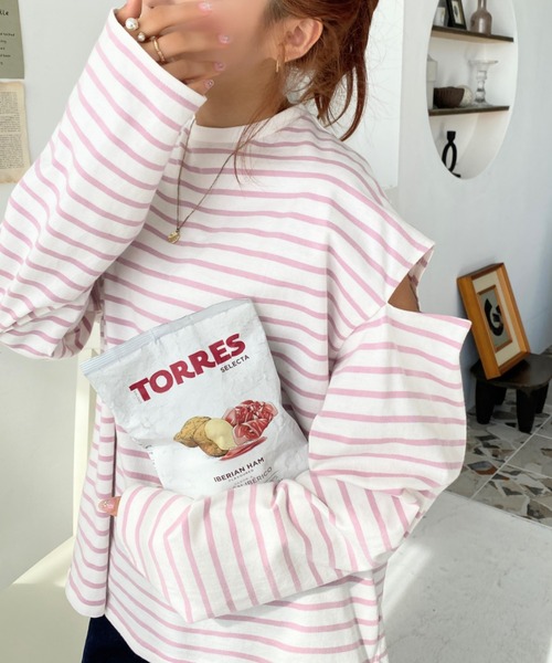 moment+（モーメントプラス）の「綿100%無地＆ボーダー ショルダーカットアウトロングスリーブTシャツ（Tシャツ/カットソー・レディース・ブラック/オフホワイト/ピンク/グリーン/ブラック系その他/ベージュ系その他・M/FREE）」の19枚目の写真