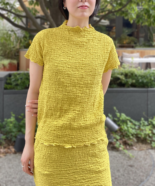 Oriens JOURNAL STANDARD（オリエンス ジャーナルスタンダード）の「シャーリングチビTシャツ（Tシャツ/カットソー・レディース・イエロー/レッド/ブラック・FREE）」の2枚目の写真