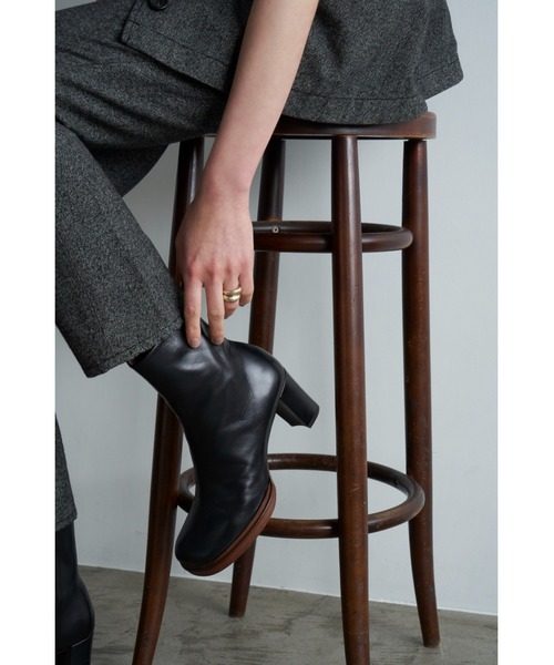 CLANE（クラネ）の「EDGE ROUND SHORT BOOTS（ブーツ・レディース・ブラック/ベージュ・37/36/38）」の6枚目の写真