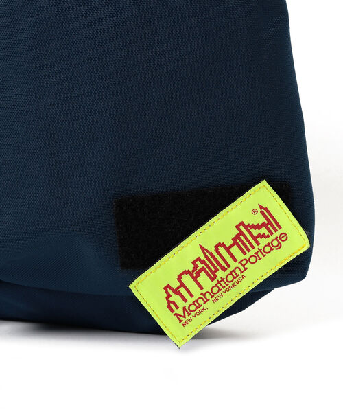 Manhattan Portage（マンハッタンポーテージ）の「Manhattan Portage × BEAMS / 別注 HELMET BAG（トートバッグ・メンズ・ネイビー/ブラック・ONE SIZE）」の8枚目の写真