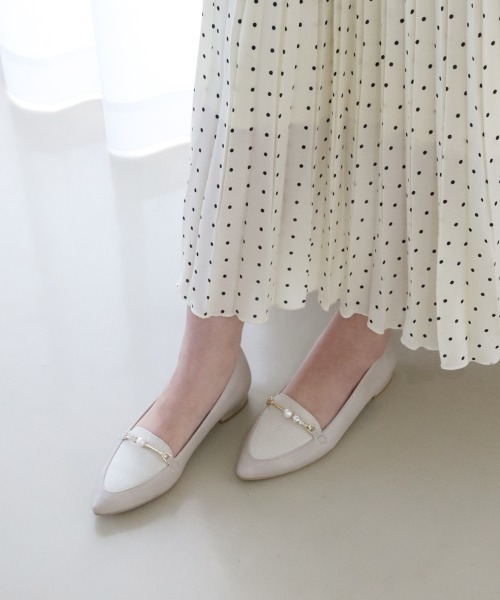 JELLY BEANS（ジェリービーンズ）の「パールビジュービットローファーパンプス【Made in Japan】<ふわさら>(113-64601)JELLY BEANS(ジェリービーンズ)（パンプス・レディース・ブラック系その他/ワイン/グレイッシュベージュ/ブラック/アイボリー・23/24/25/22/25.5/22.5/24.5/23.5/21.5）」の2枚目の写真
