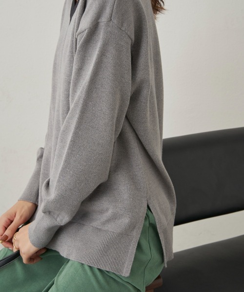 CLEARIMPRESSION （クリアインプレッション）の「バイカラーオープンVネックニット（ニット/セーター・レディース・ピンク/グレー・FREE）」の17枚目の写真